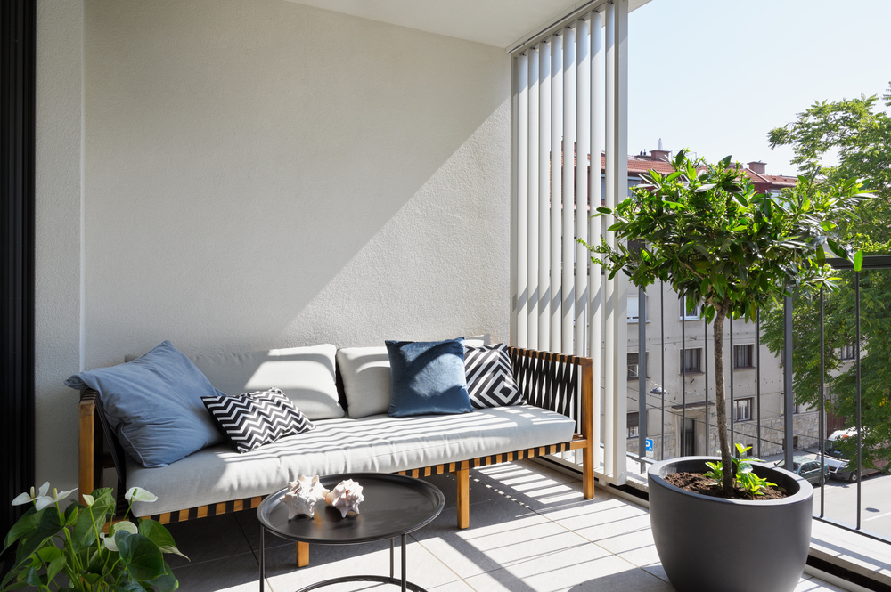 terrasse avec canapé bois