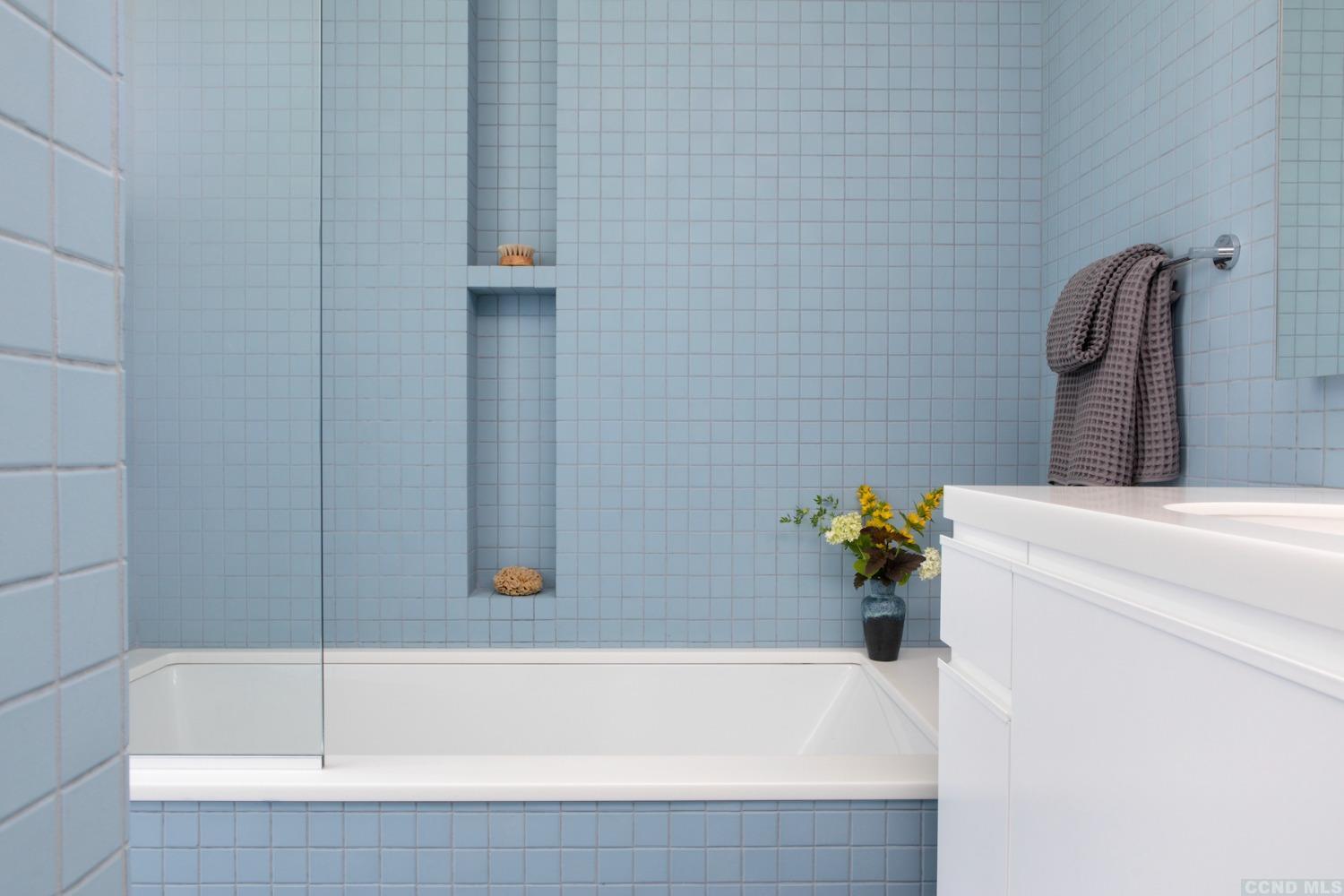 salle de bain carrelage bleu décoration design Sleeve House salle de bain carrelage bleu décoration design Sleeve House
