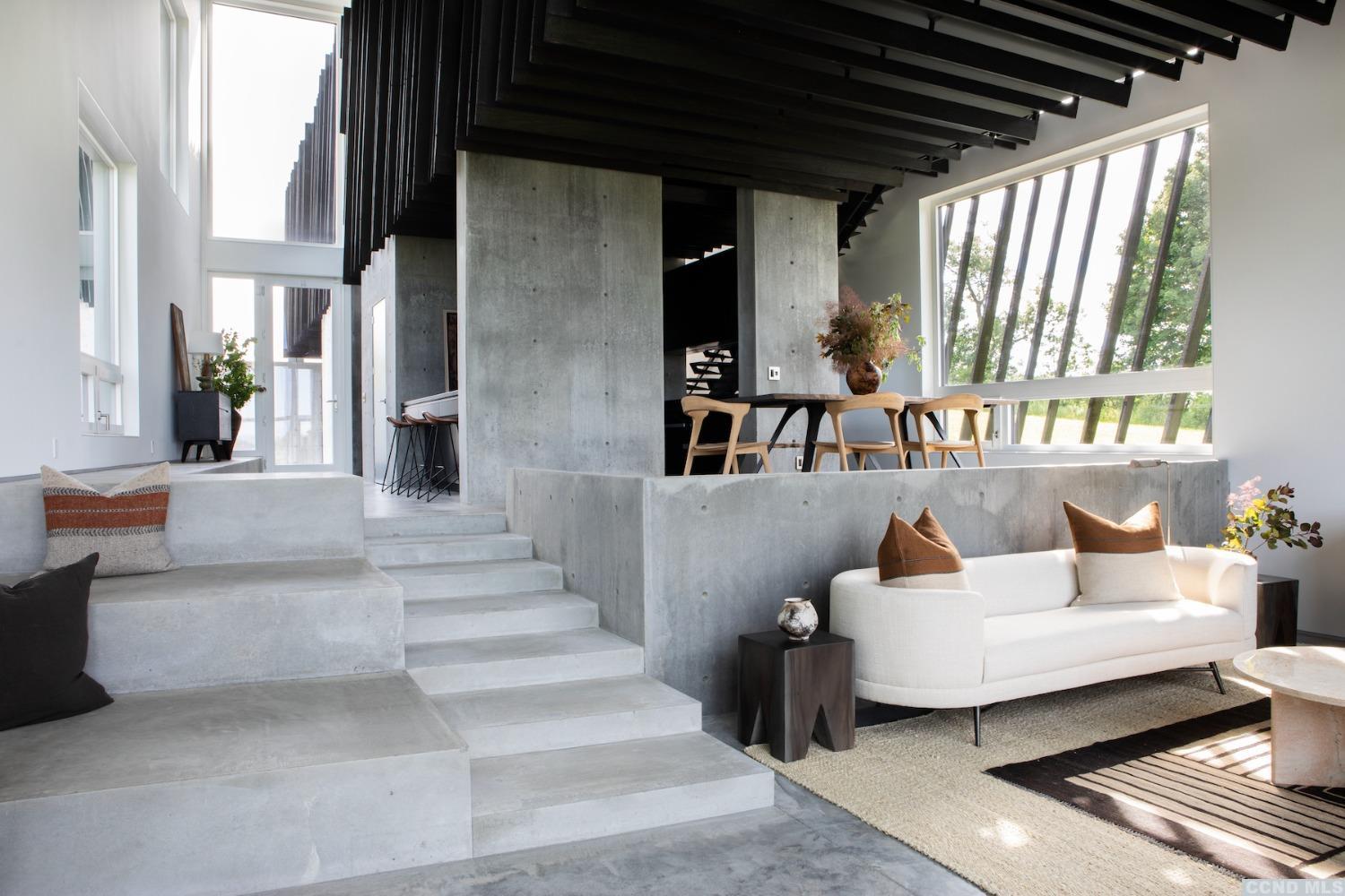 salon décoration design maison architecte bois brûlé Sleeve House salon décoration design maison architecte bois brûlé Sleeve House