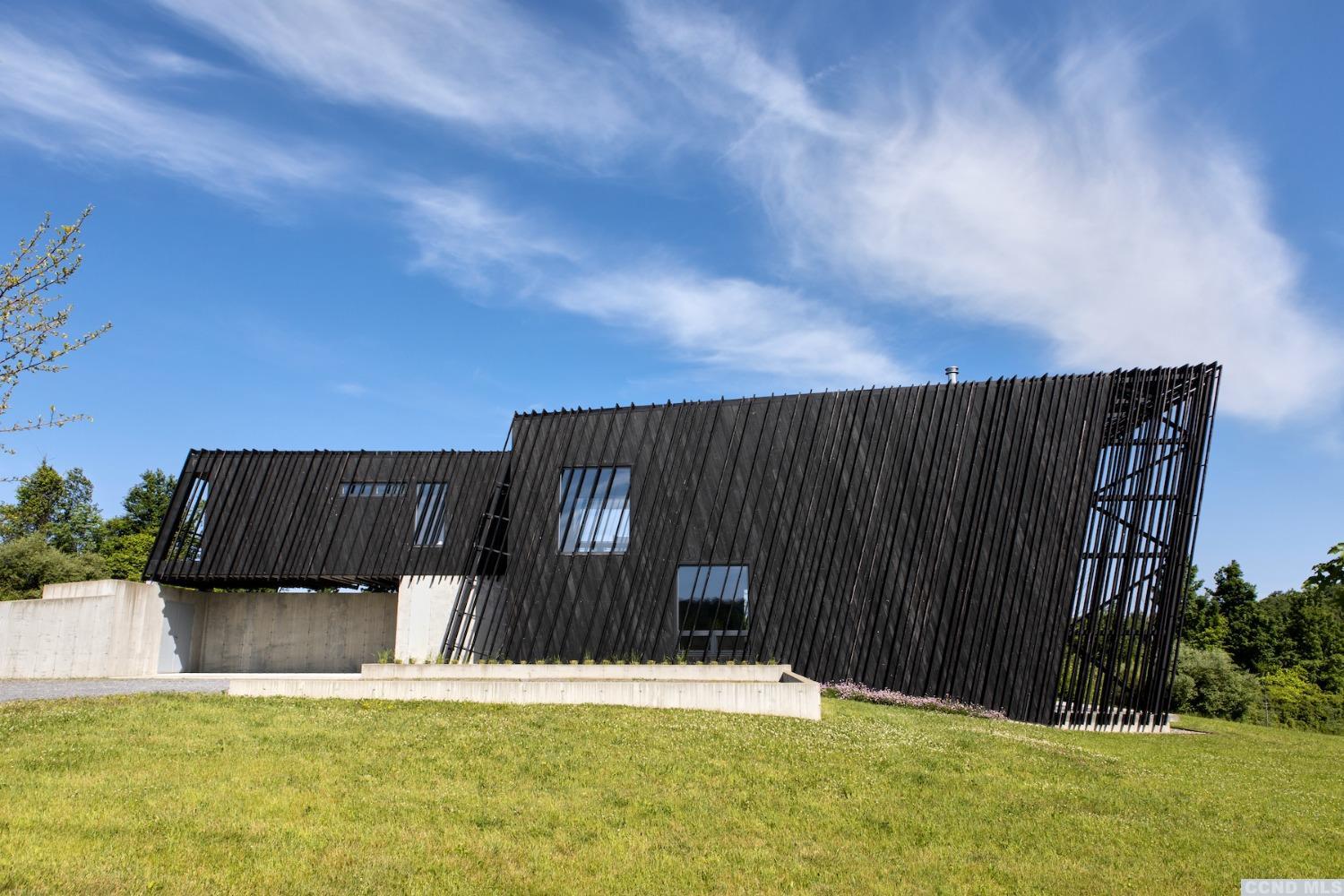 façade bois brûlé Sleeve House façade bois brûlé Sleeve House