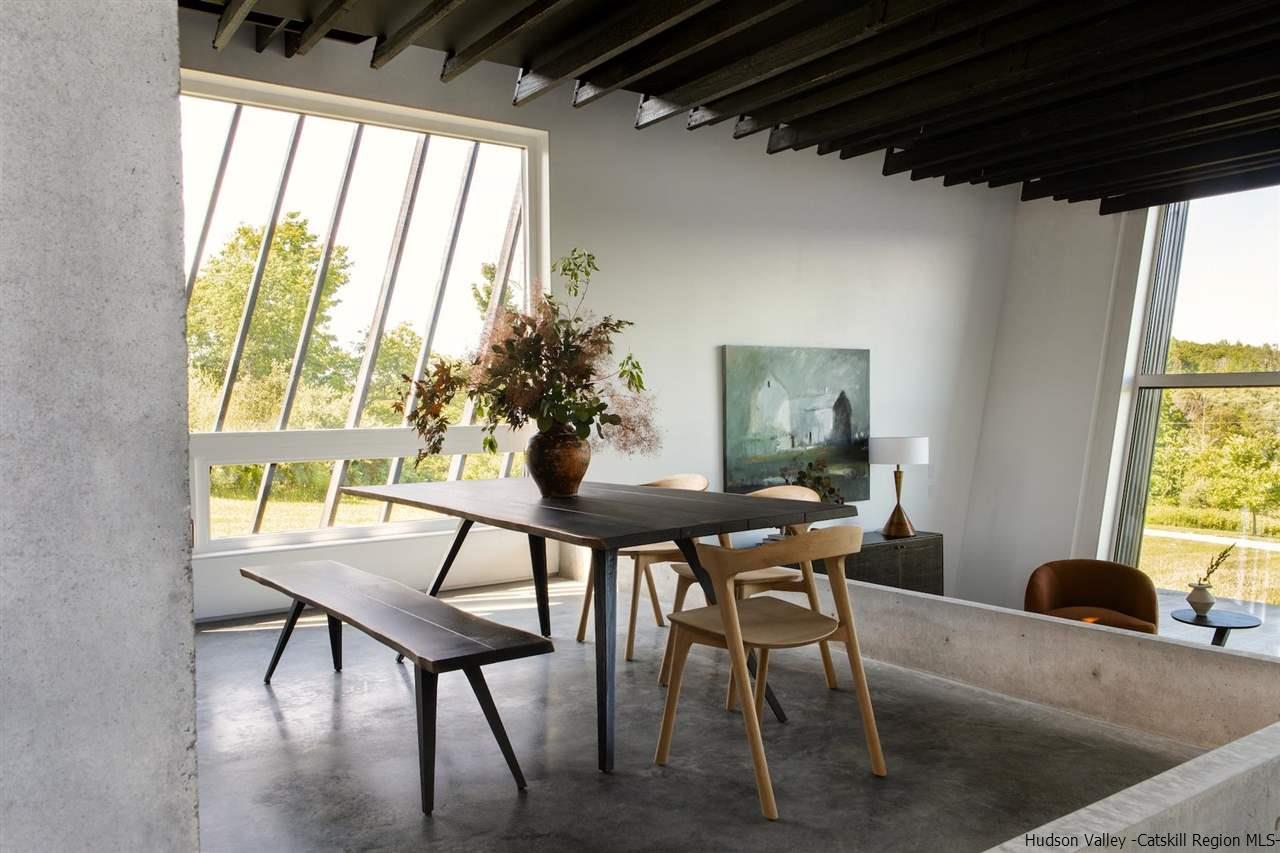 salle à manger décoration design maison architecte bois brûlé Sleeve House salle à manger décoration design maison architecte bois brûlé Sleeve House