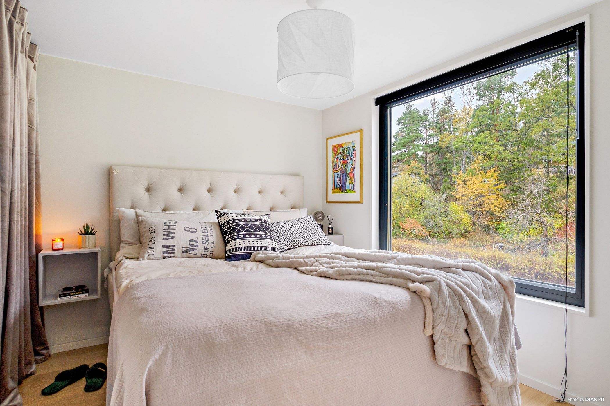 chambre décoration contemporaine et baie vitrée