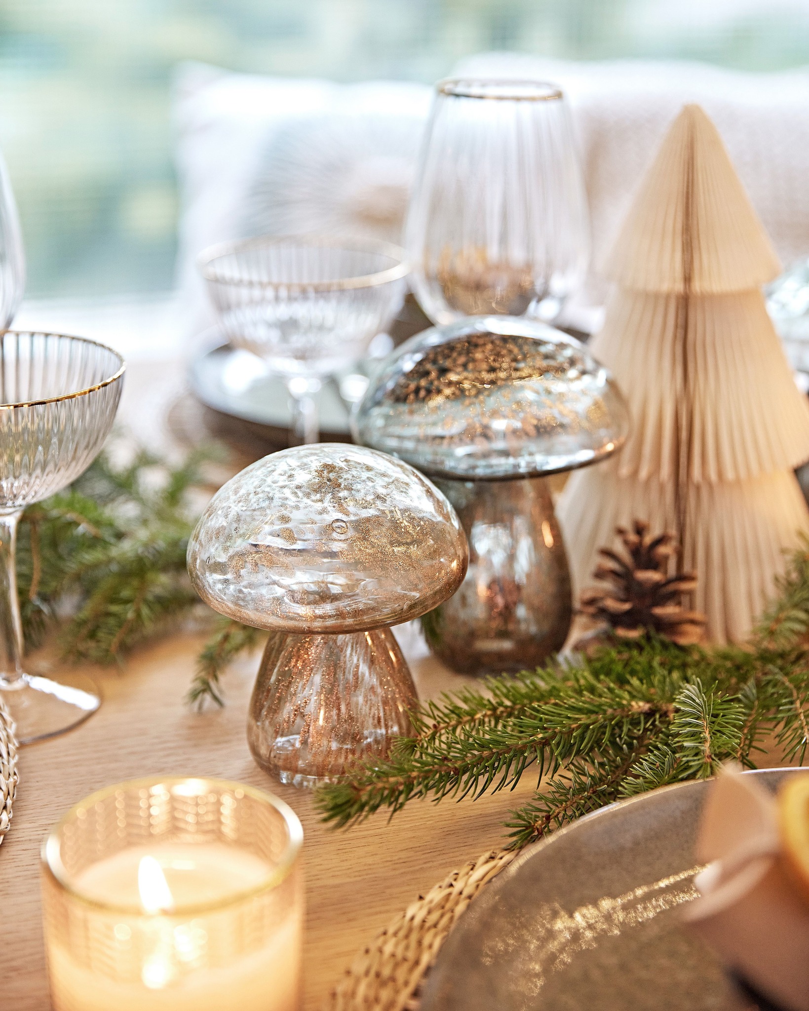 table de Noël décorée en blanc et bleu table de Noël décorée en blanc et bleu