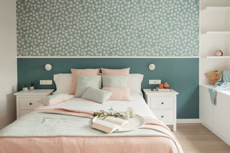 chambre décoration moderne avec papier-peint