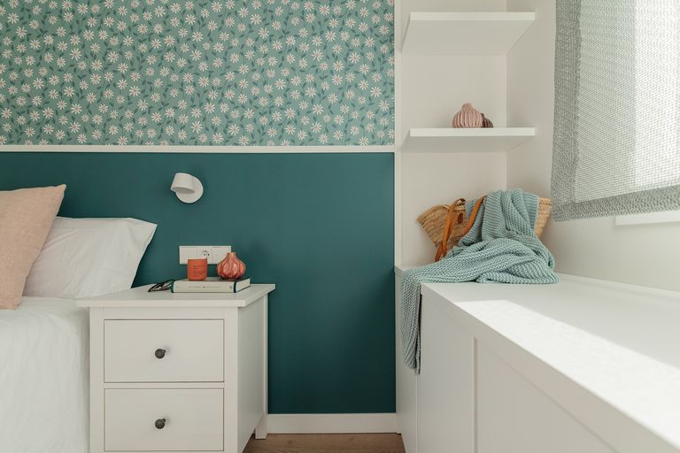 chambre décoration moderne avec papier-peint