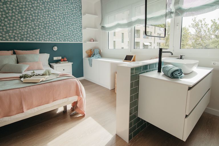chambre décoration moderne avec papier-peint
