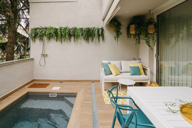 terrasse bois avec piscine