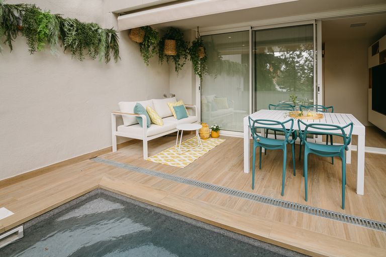 terrasse bois avec piscine