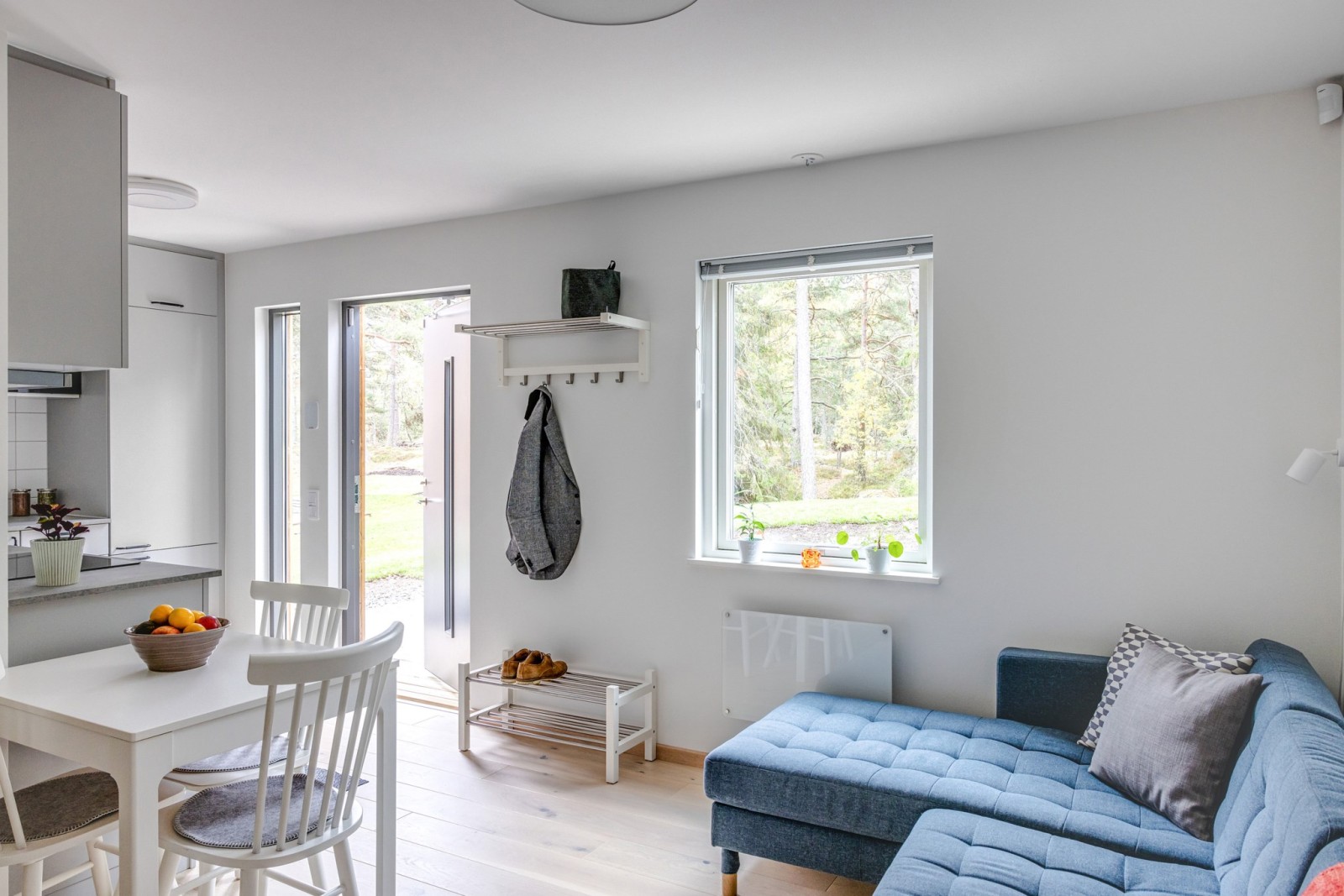 cuisine et salon petite maison en bois de 51m2
