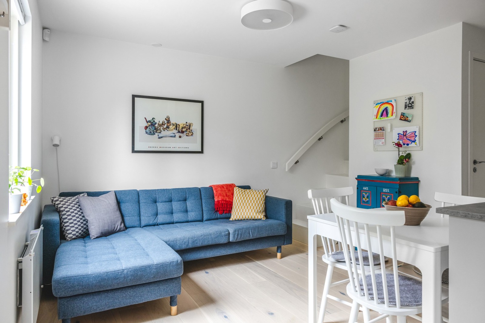 salon et espace repas petite maison en bois de 51m2