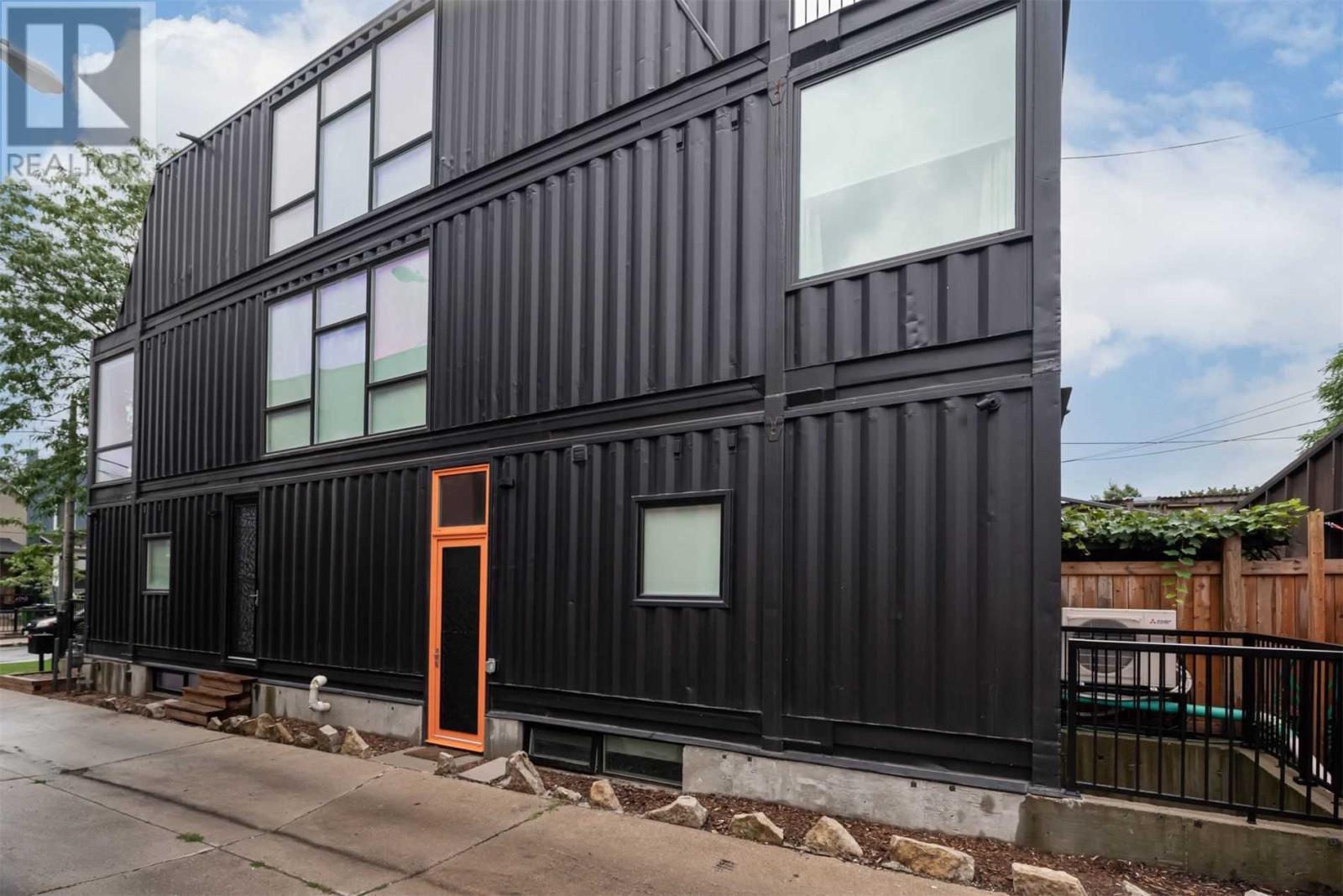 maison container sur petit terrain de ville maison container sur petit terrain de ville
