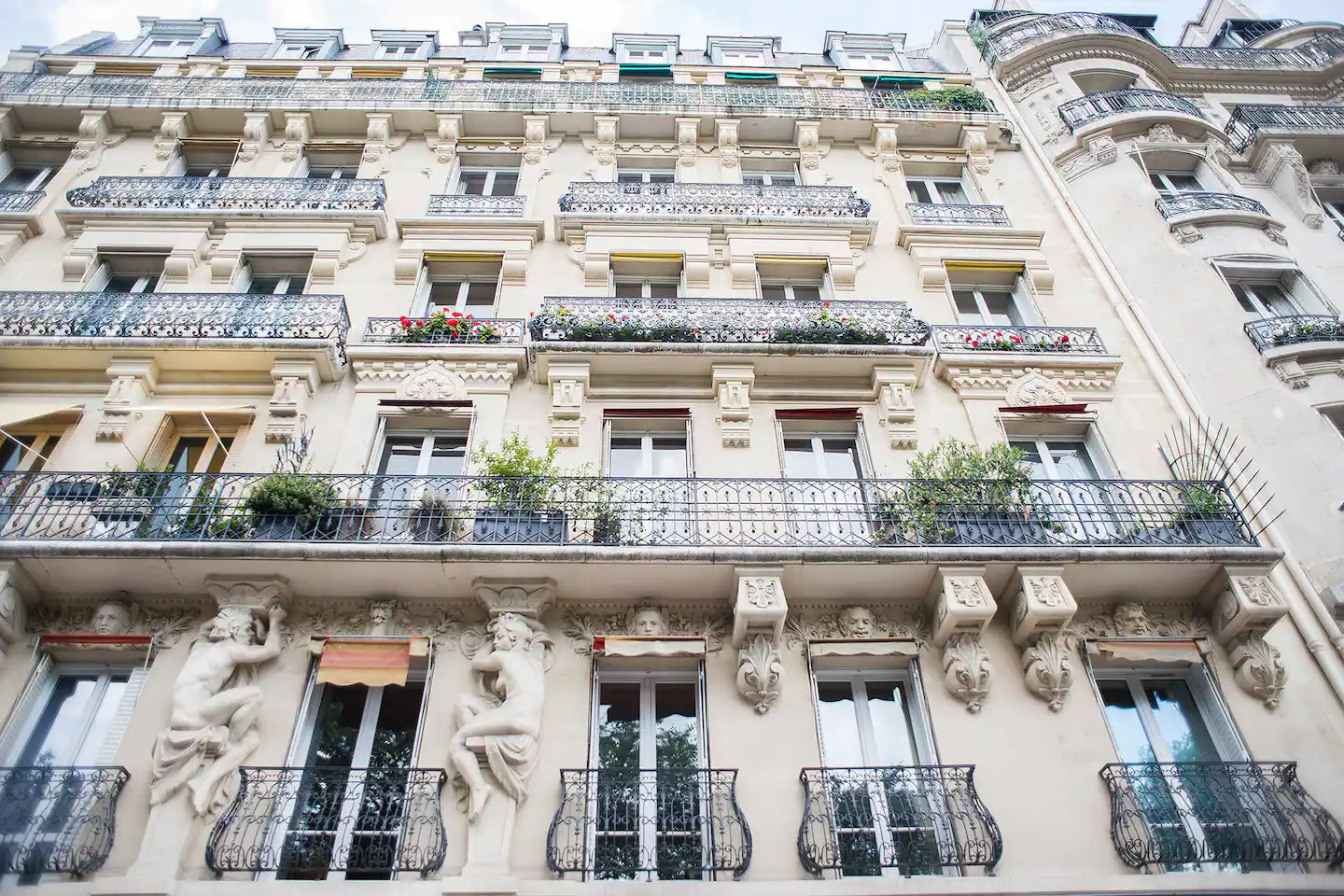 façade immeuble haussmannien Paris façade immeuble haussmannien Paris