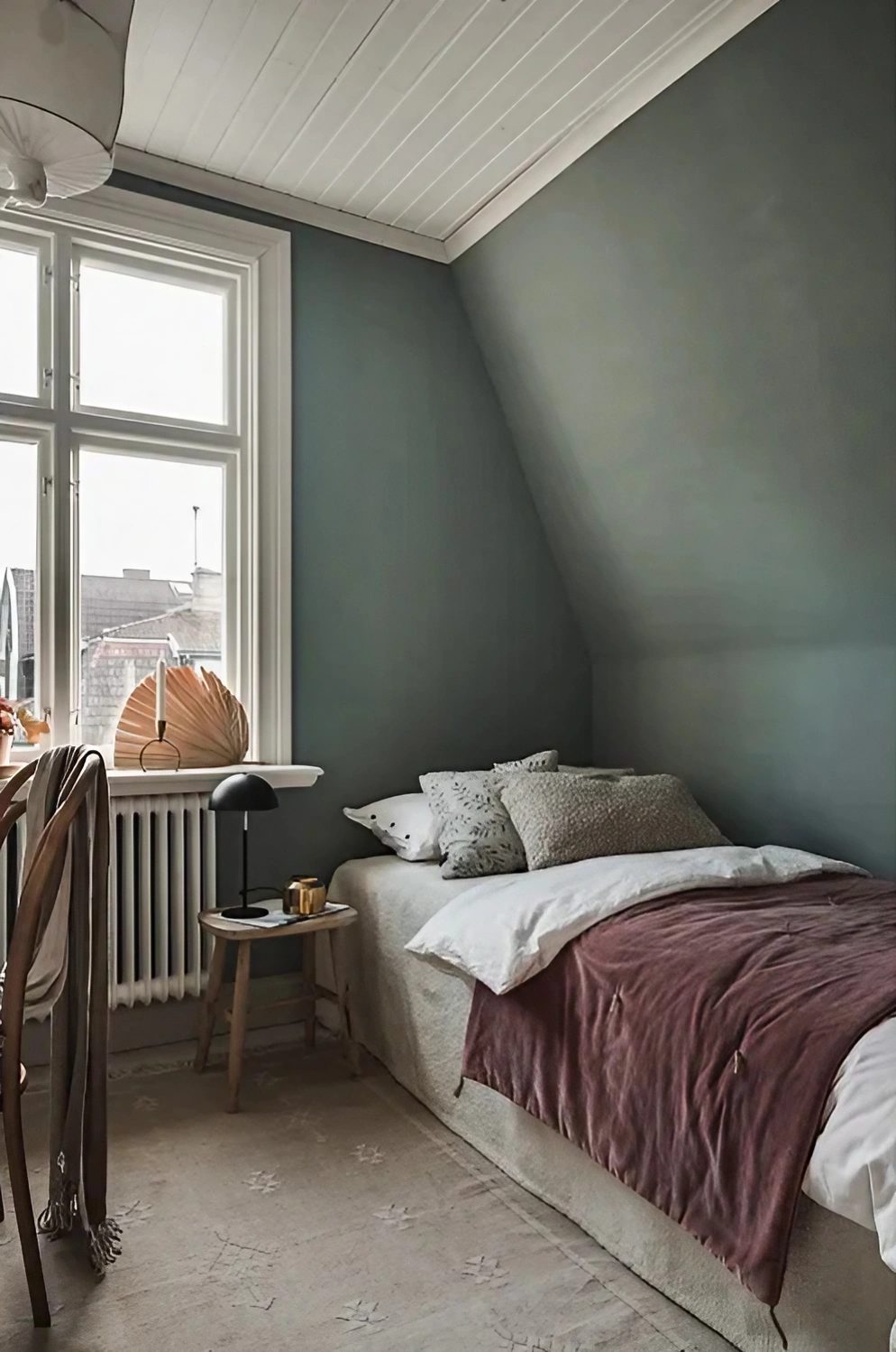 chambre mansardée verte