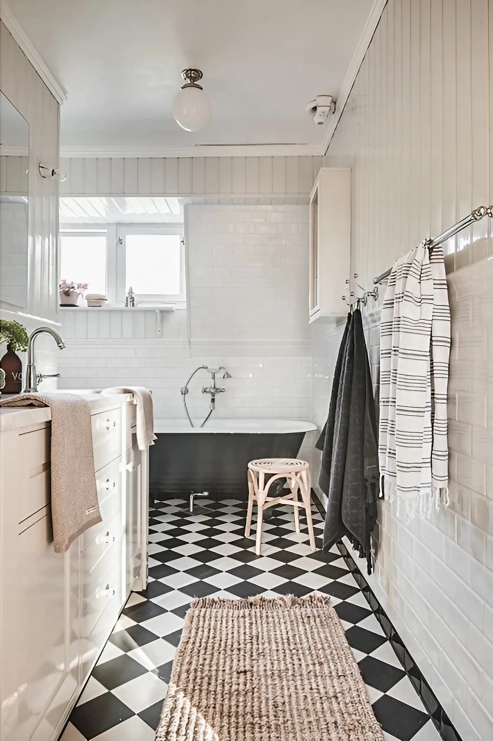 salle de bain rétro sol à damier