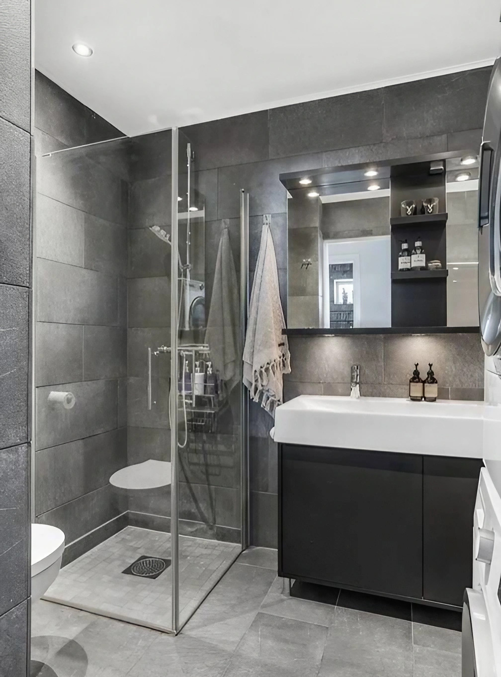 salle de bain décoration grise