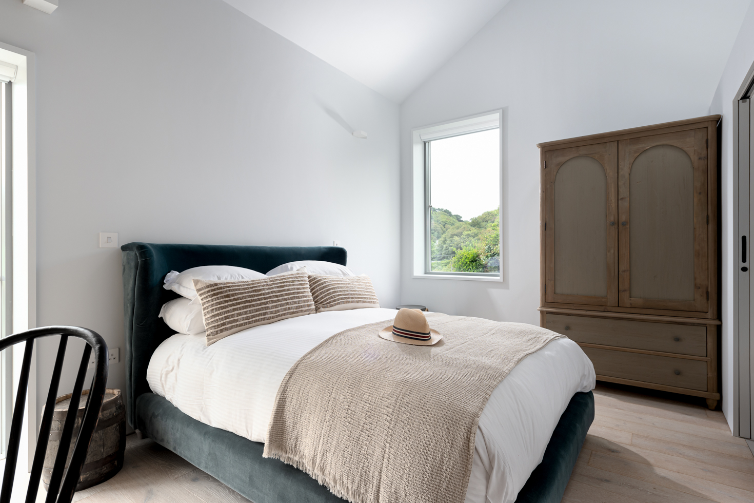 chambre mansardée décoration rustique minimaliste chambre mansardée décoration rustique minimaliste