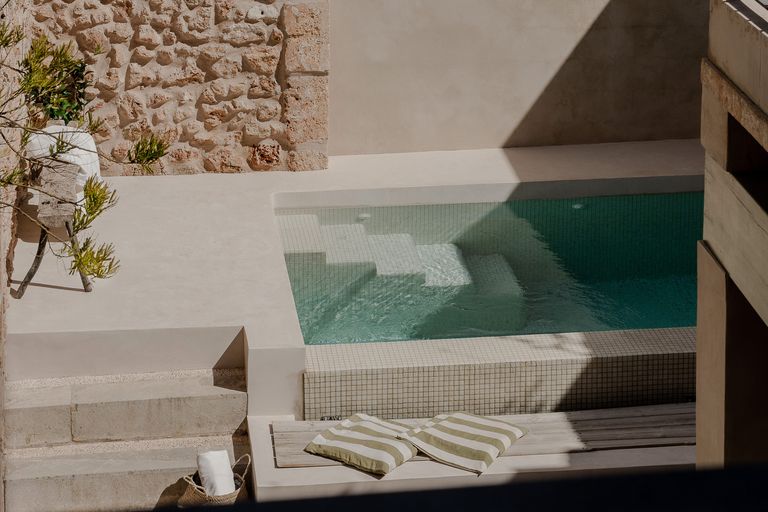 mini piscine maçonnée avec murs de pierres mini piscine maçonnée avec murs de pierres