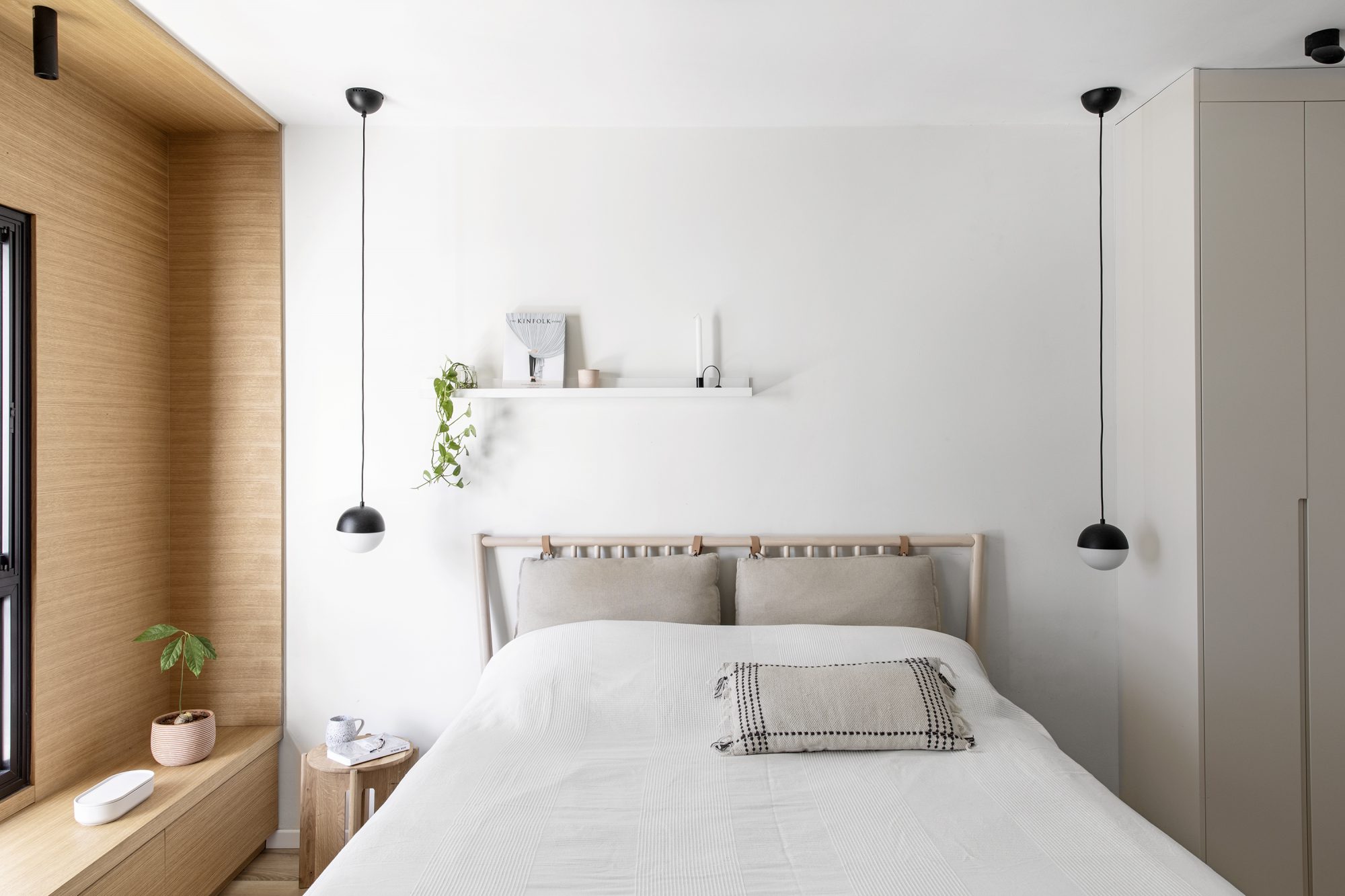 chambre blanche et bois décoration contemporaine