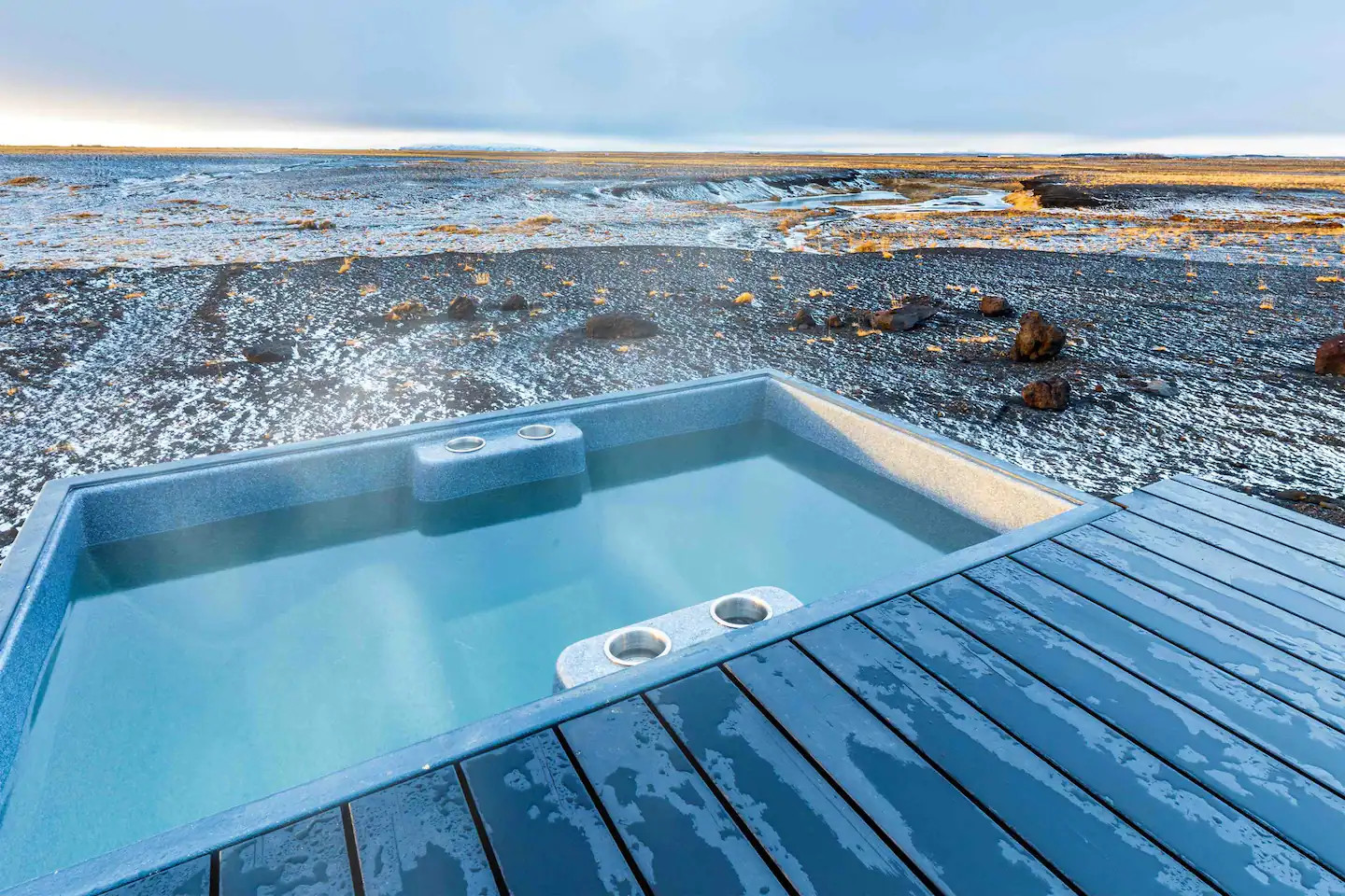 jacuzzi sur terrasse bois