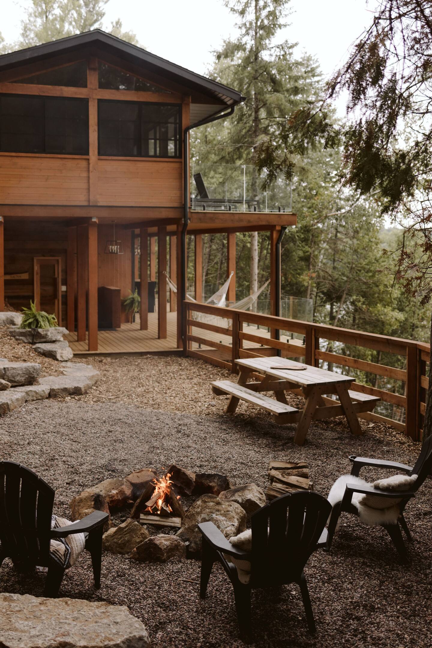 maison en bois avec jardin gravillon