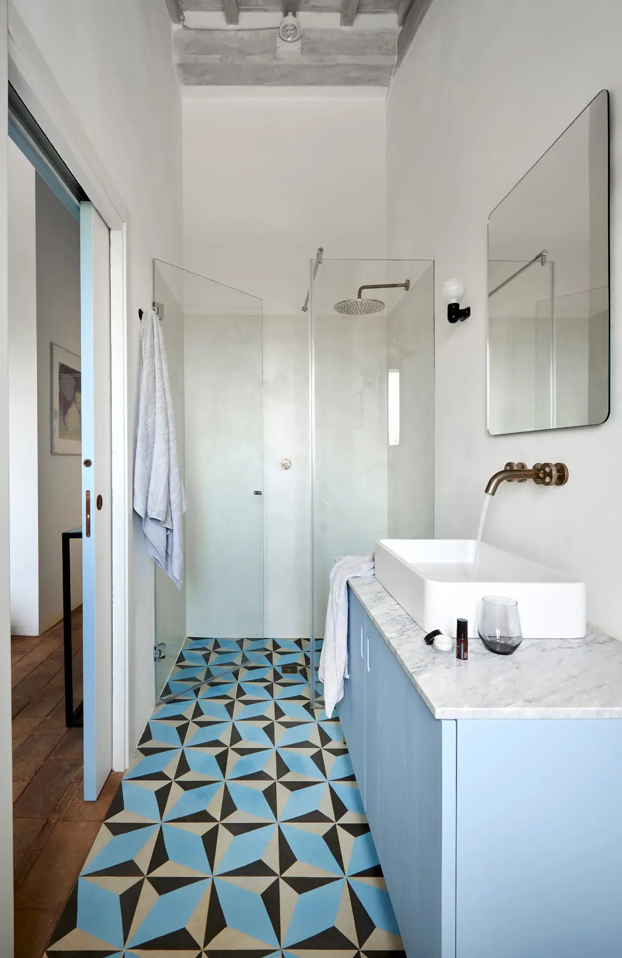 salle de bain bleue