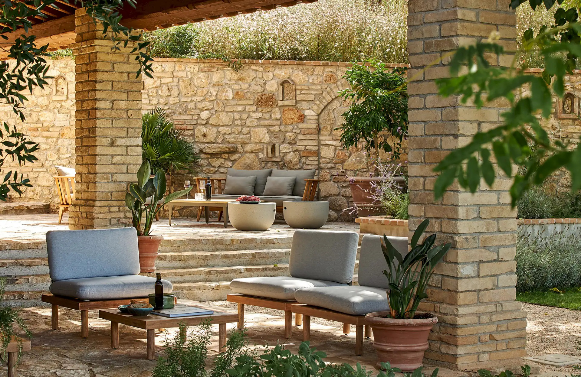 jardin avec murs de pierres jardin avec murs de pierres
