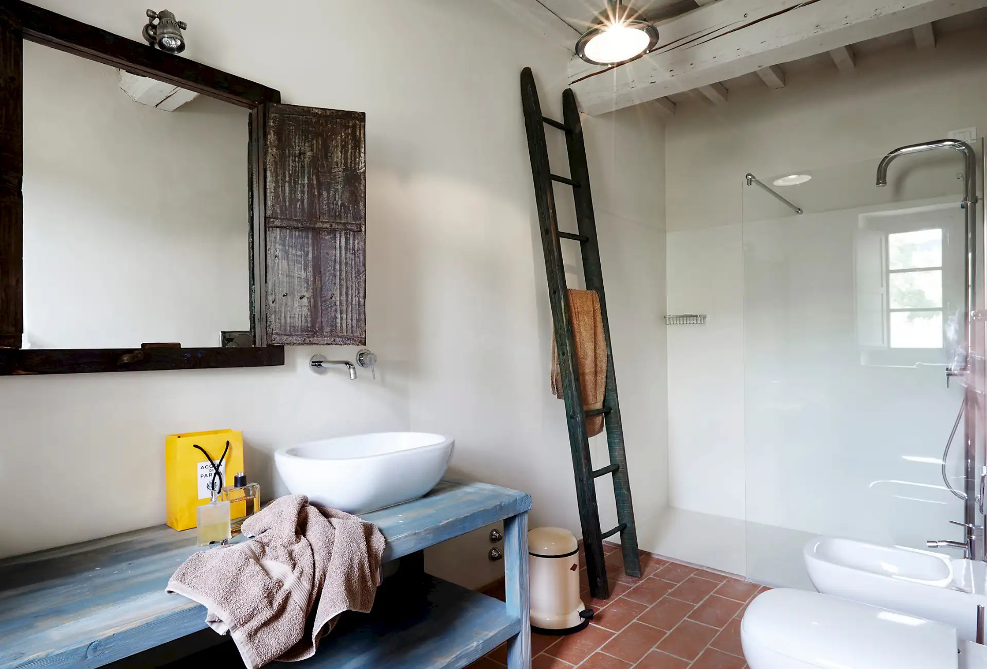 salle de bain rustique chic