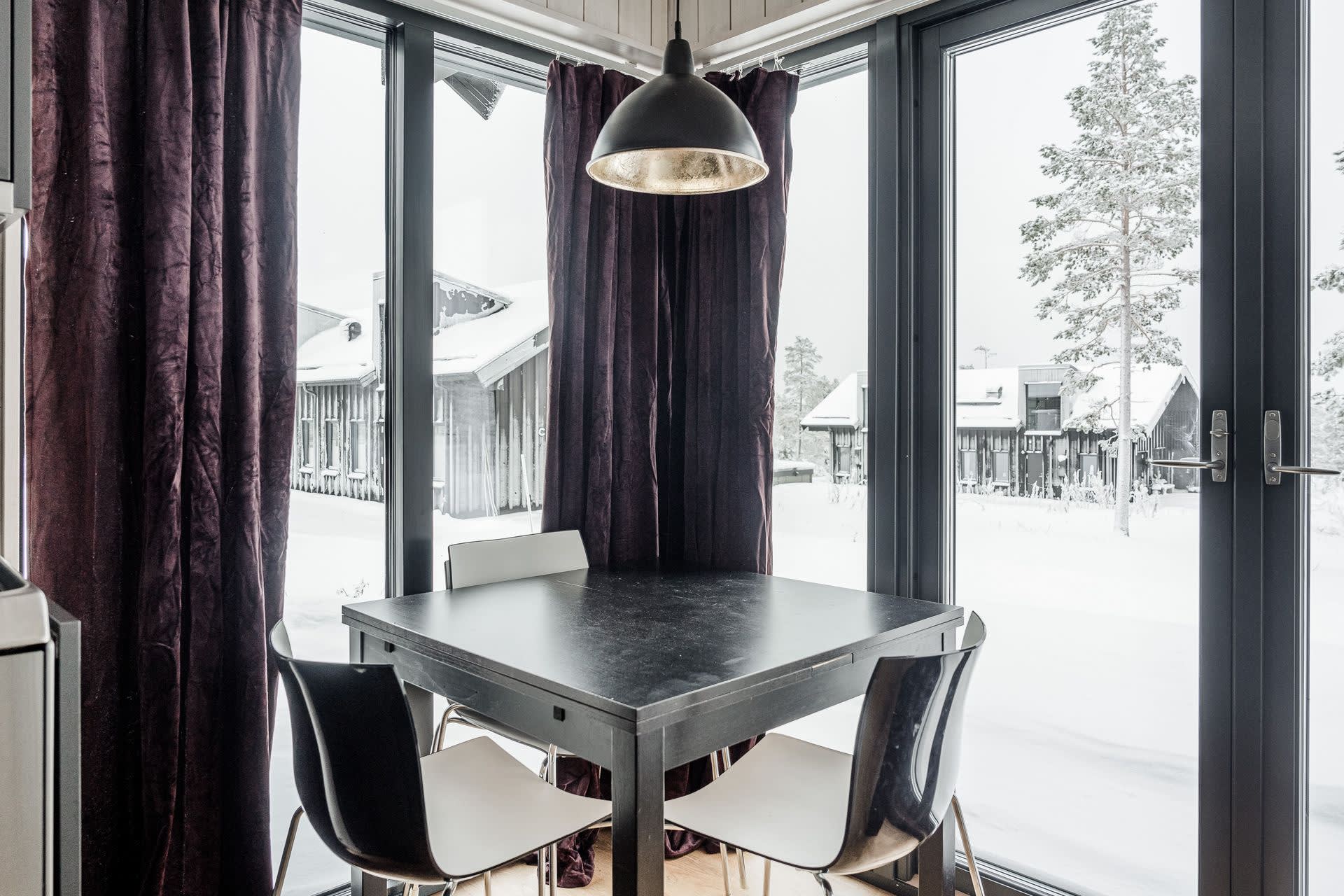 salle à manger design noire