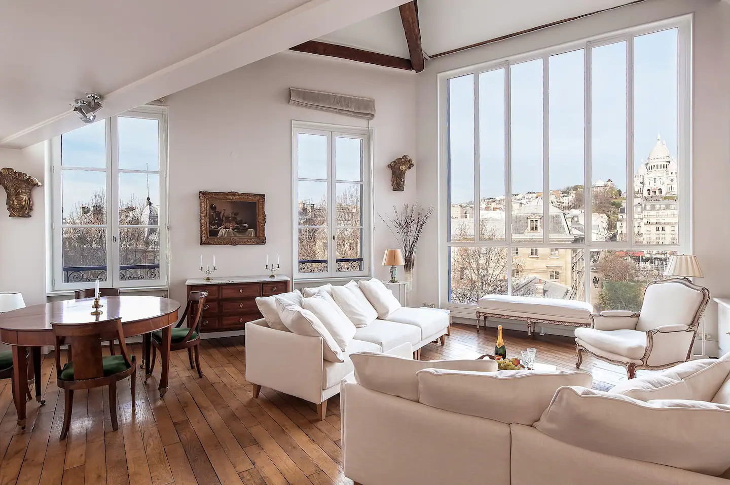 salon appartement Paris vue Sacré Coeur