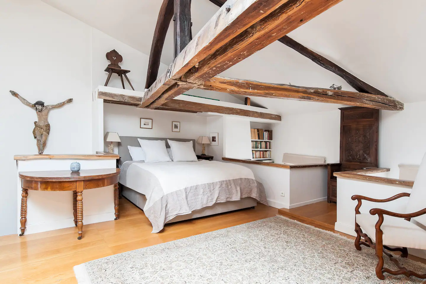 chambre avec poutres appartement Paris