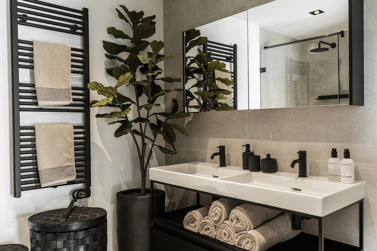 salle de bain beige et noire salle de bain beige et noire