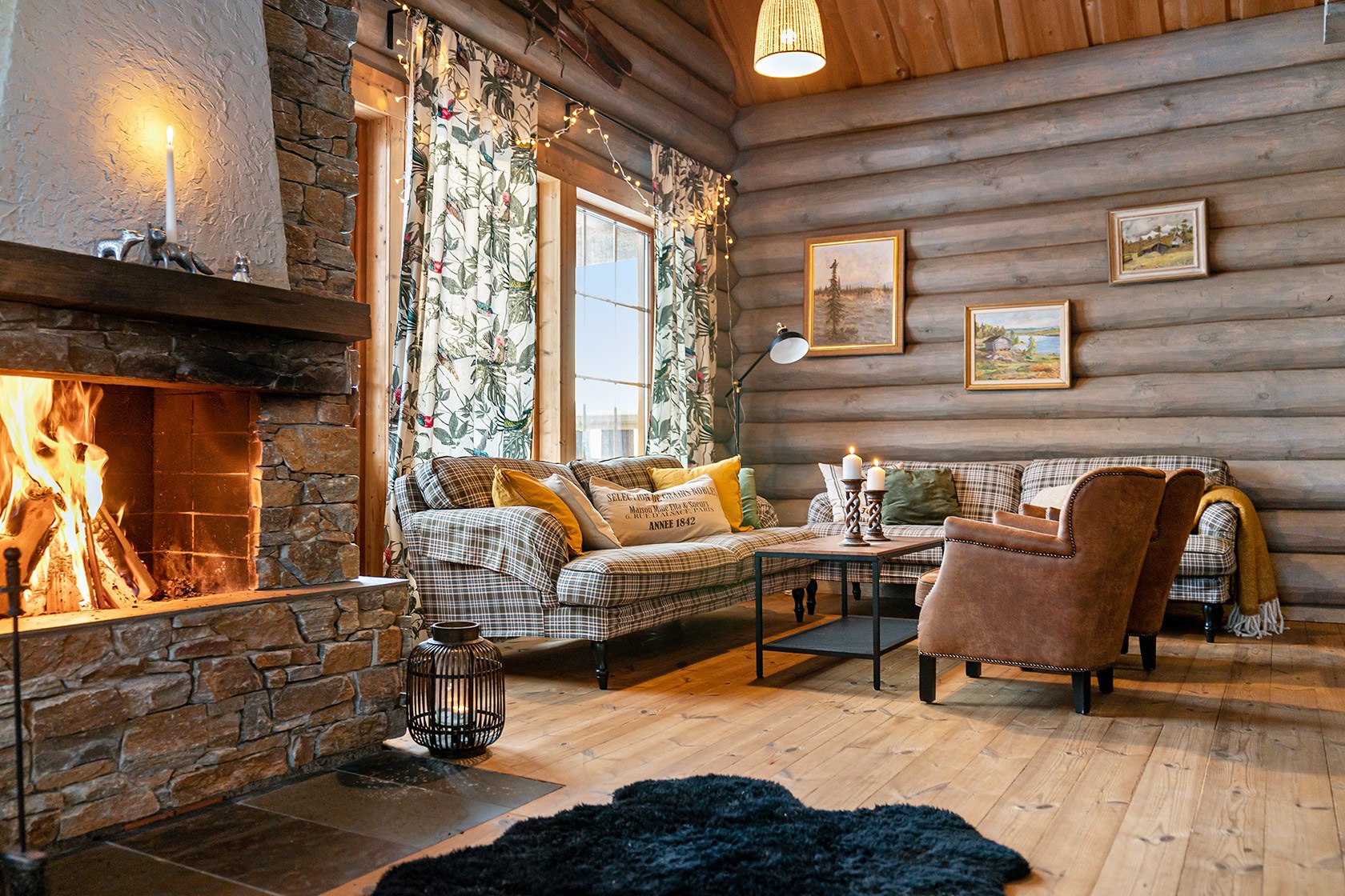 salon avec cheminée chalet en rondins salon avec cheminée chalet en rondins