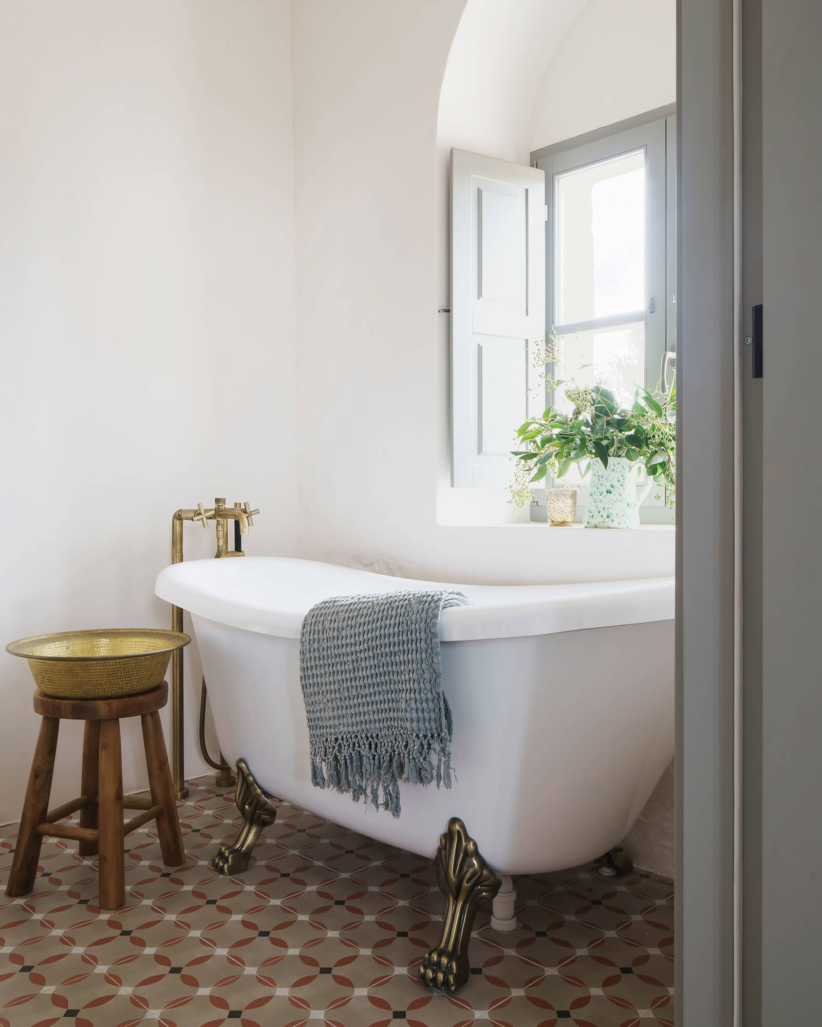 salle de bain rétro avec carreaux de ciment salle de bain rétro avec carreaux de ciment