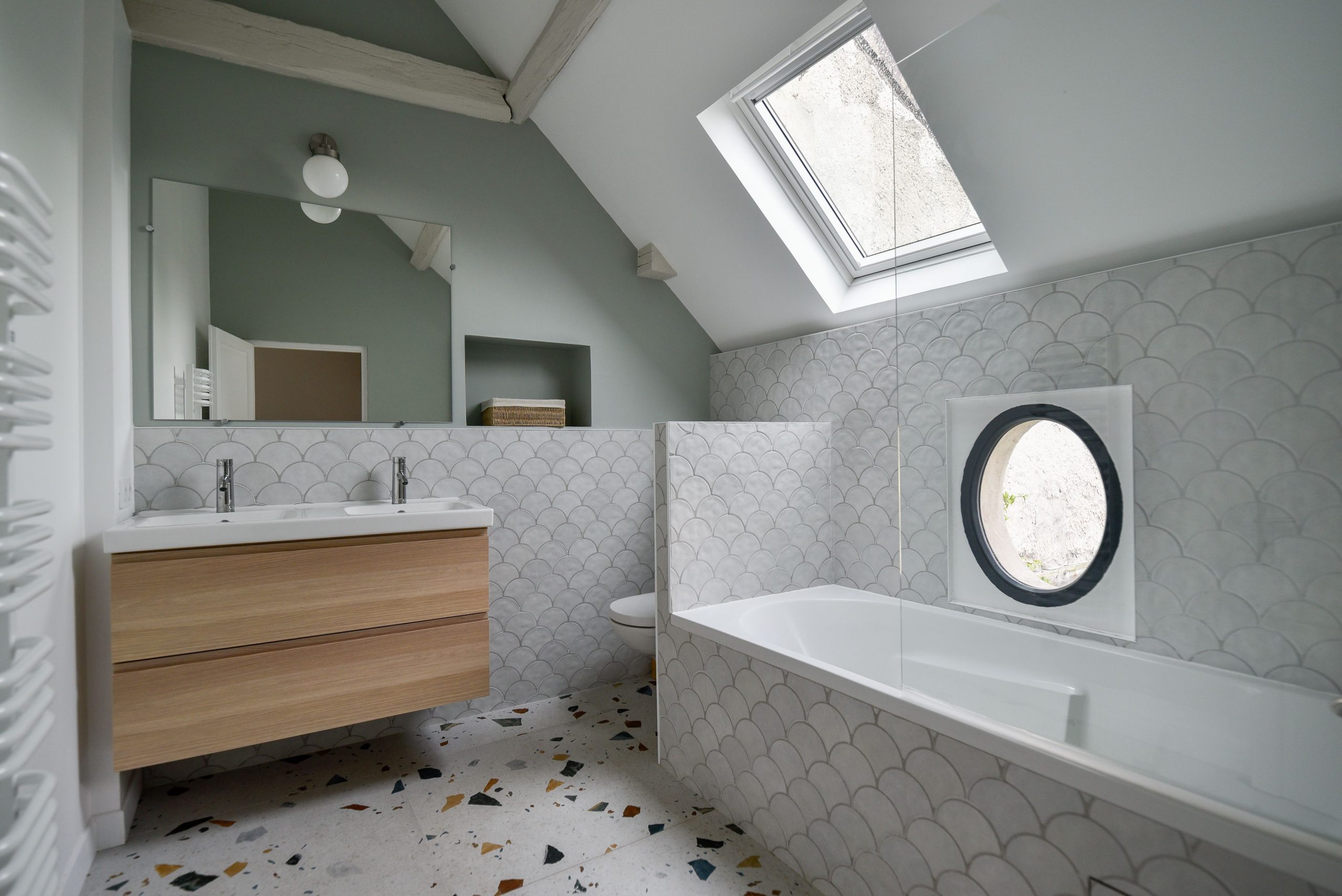 salle de bain mansardée maison rénovée
