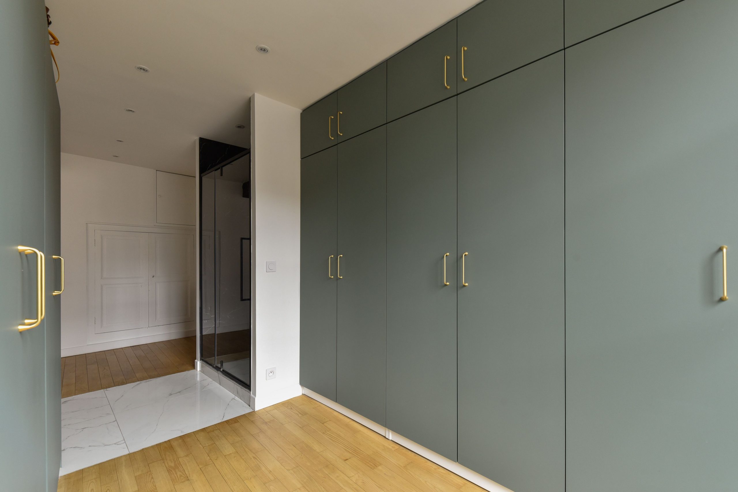 salle de bain avec dressing