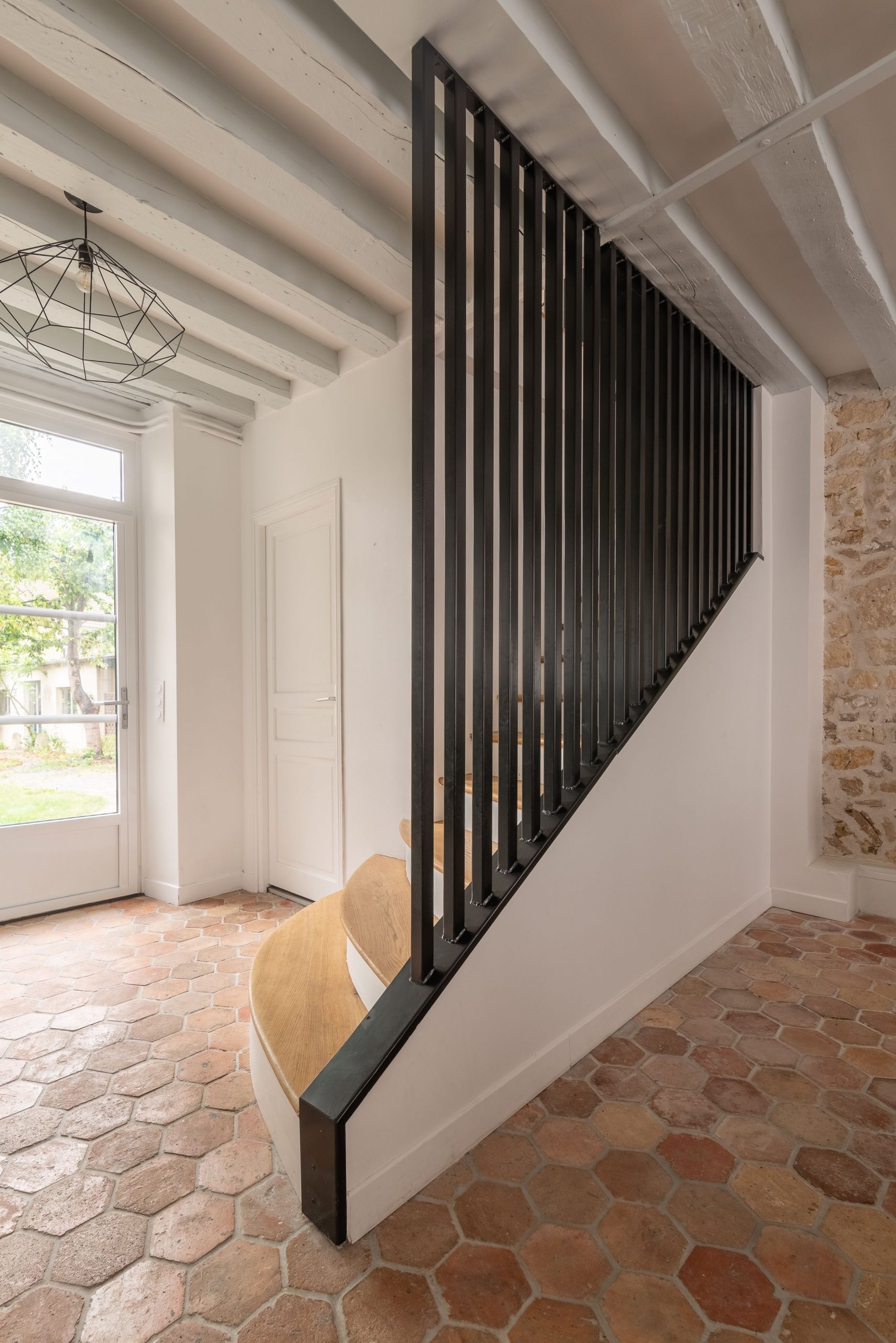 escalier ancien avec garde-corps moderne