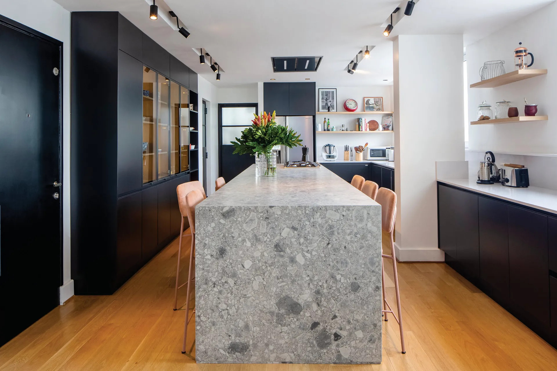 cuisine design noire et terrazzo gris cuisine design noire et terrazzo gris