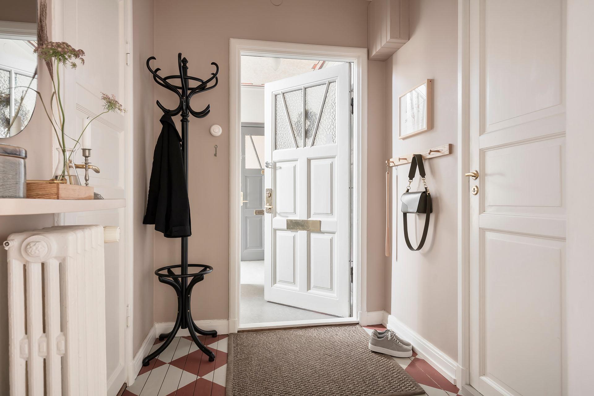 entrée décoration scandinave parquet peint à damier entrée décoration scandinave parquet peint à damier
