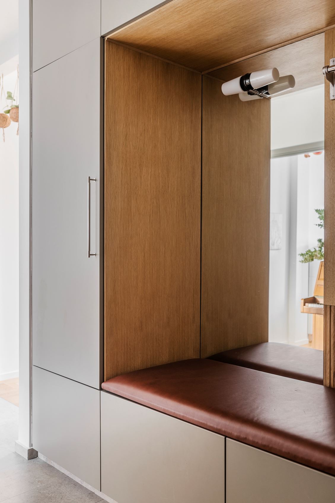 entrée avec placards et banc sur mesure décoration contemporaine