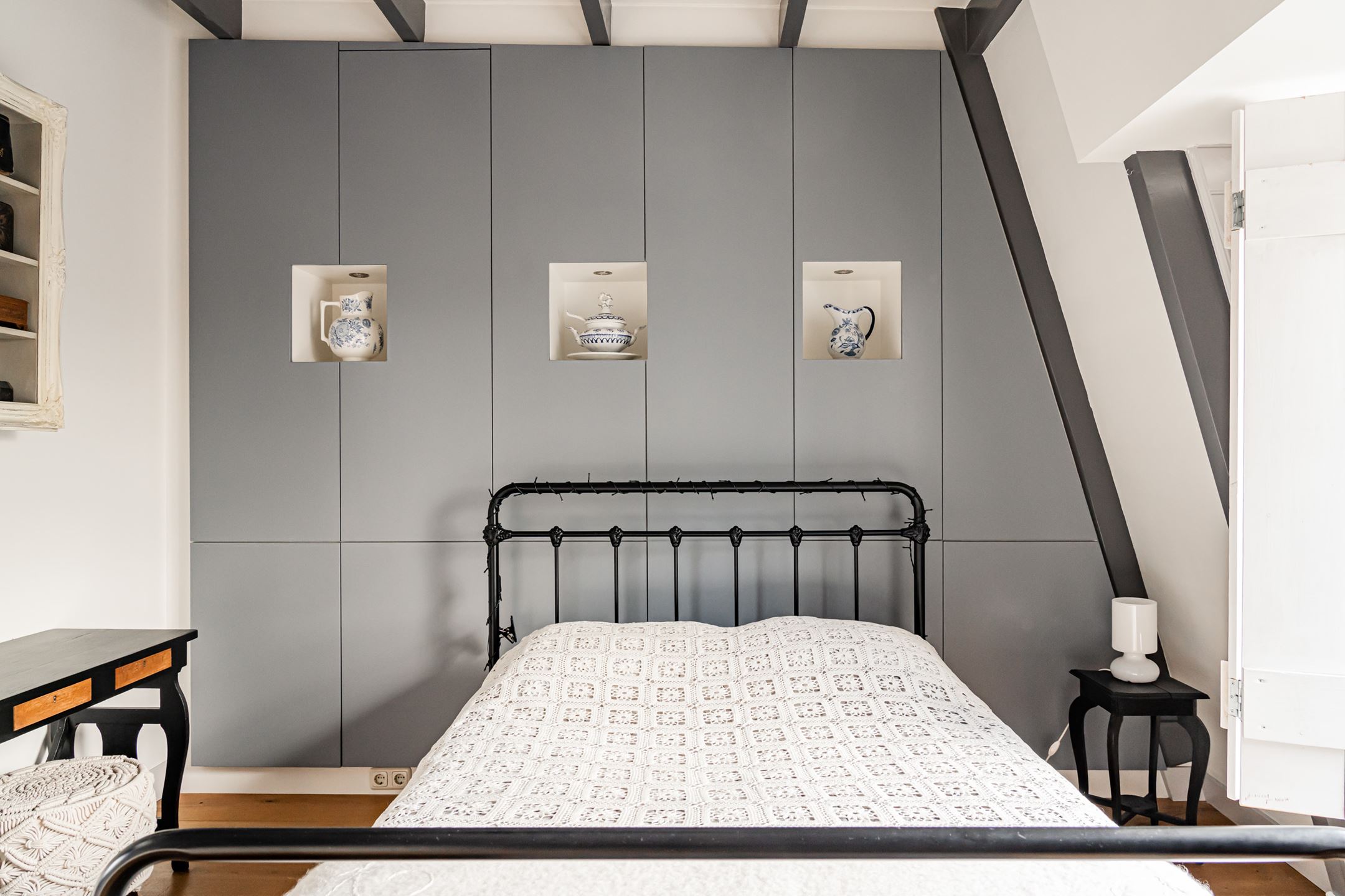 chambre mansardée décoration rétro 