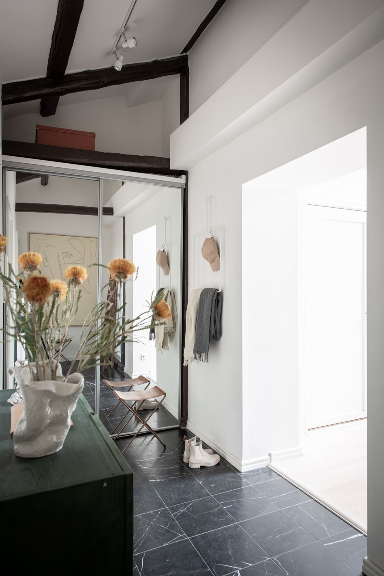 entrée avec placard miroir entrée avec placard miroir