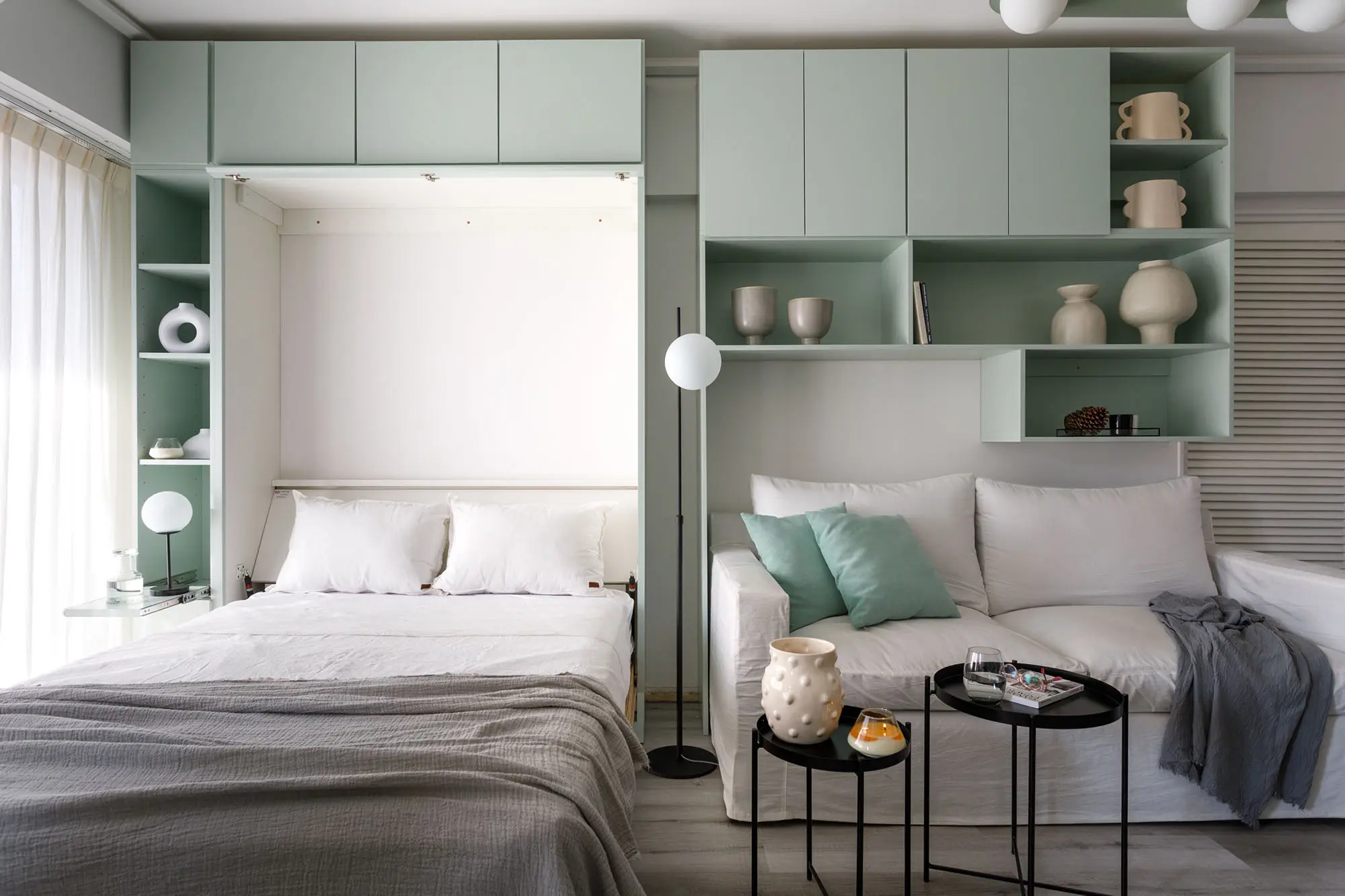 salon avec lit armoire