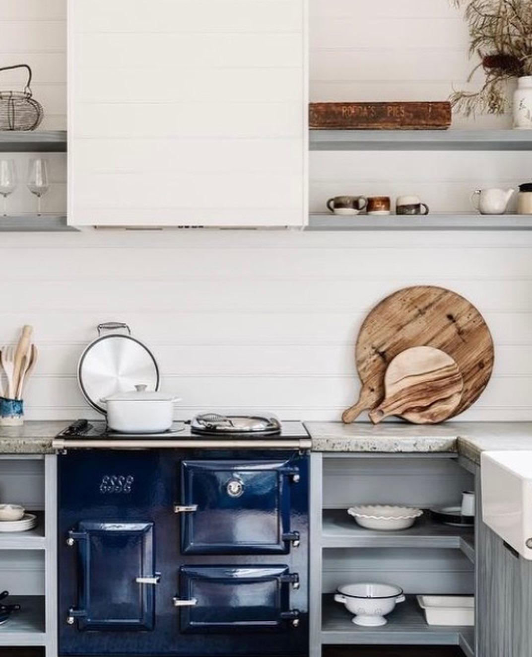 cuisine moderne dans maison ancienne avec cuisinière rétro cuisine moderne dans maison ancienne avec cuisinière rétro
