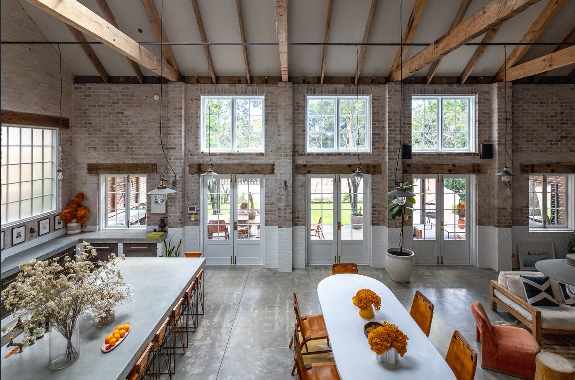 salon avec poutres maison architecte