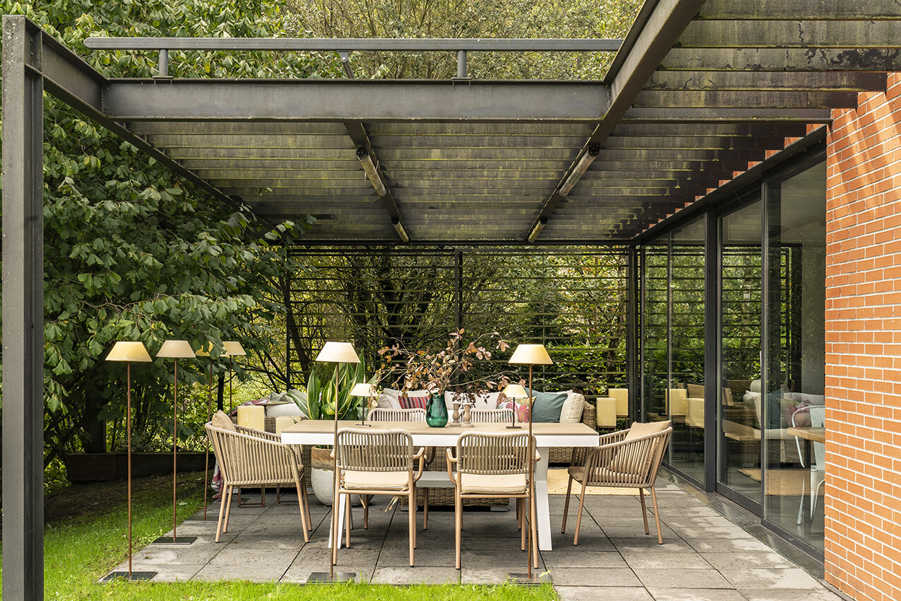 terrasse avec pergola acier décoration contemporaine