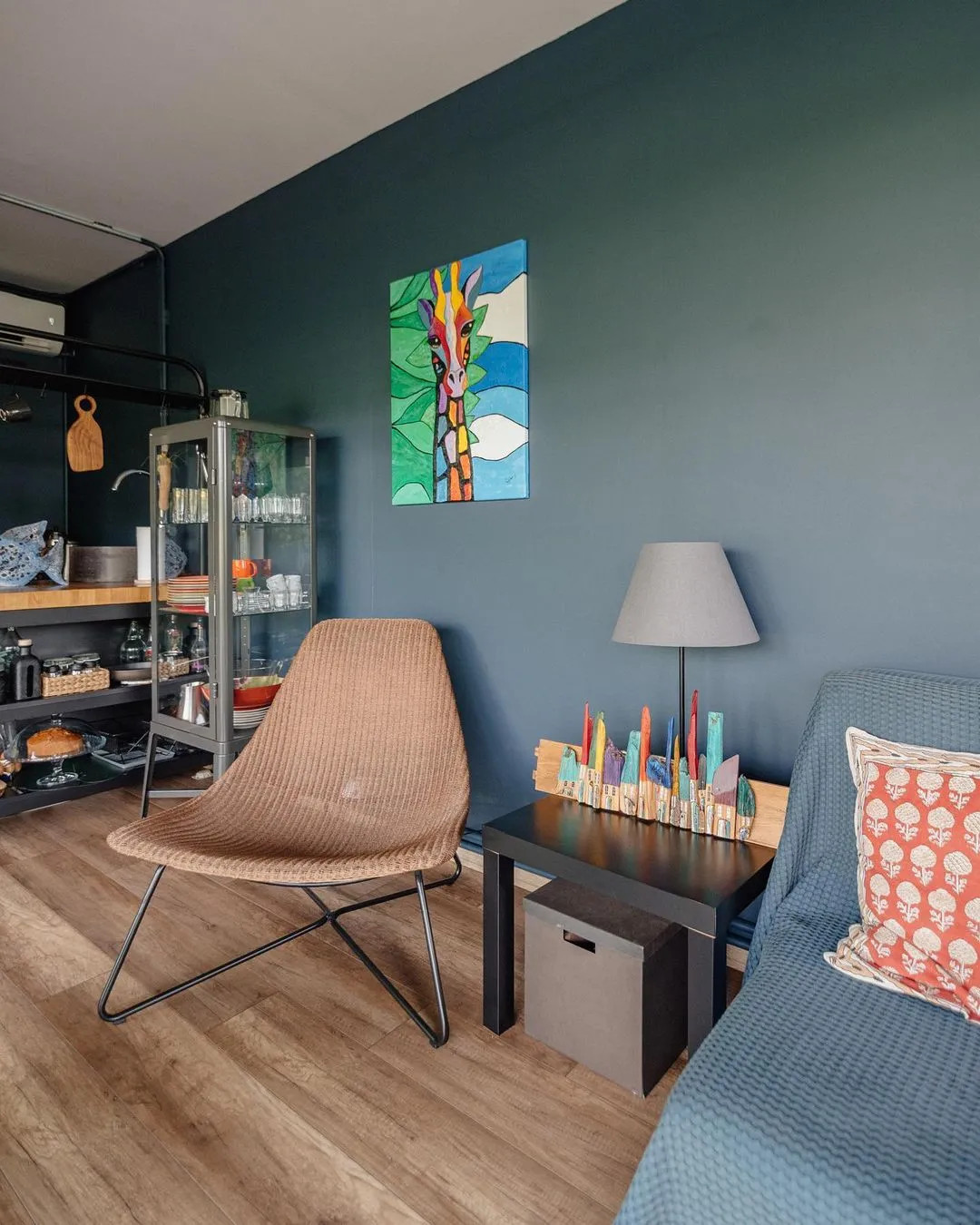 salon mur bleu