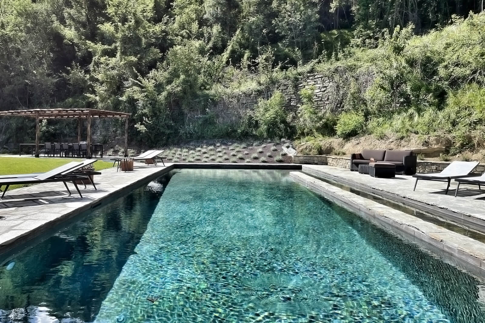 piscine maison rénovée dans le Piémont piscine maison rénovée dans le Piémont