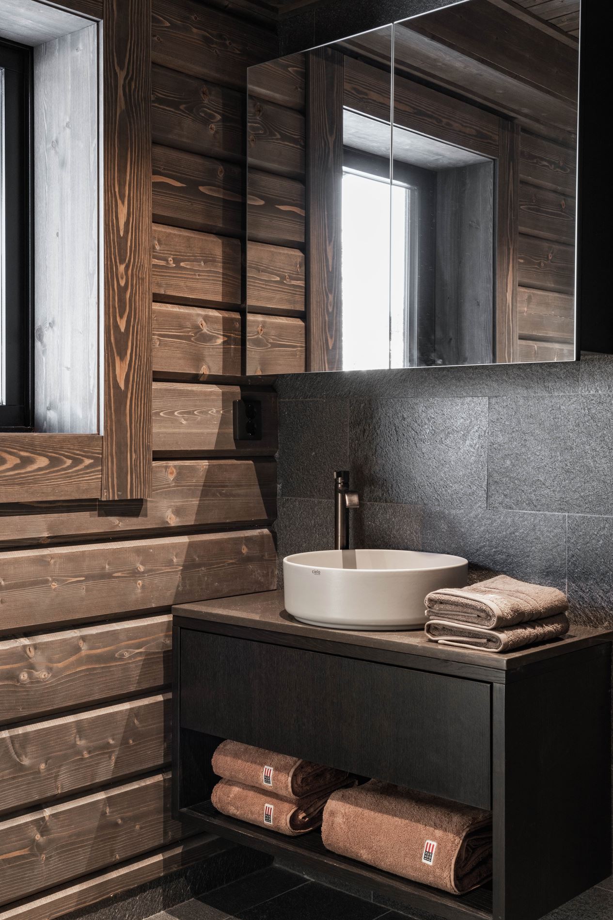 salle de bain pierre et bois chalet contemporain salle de bain pierre et bois chalet contemporain