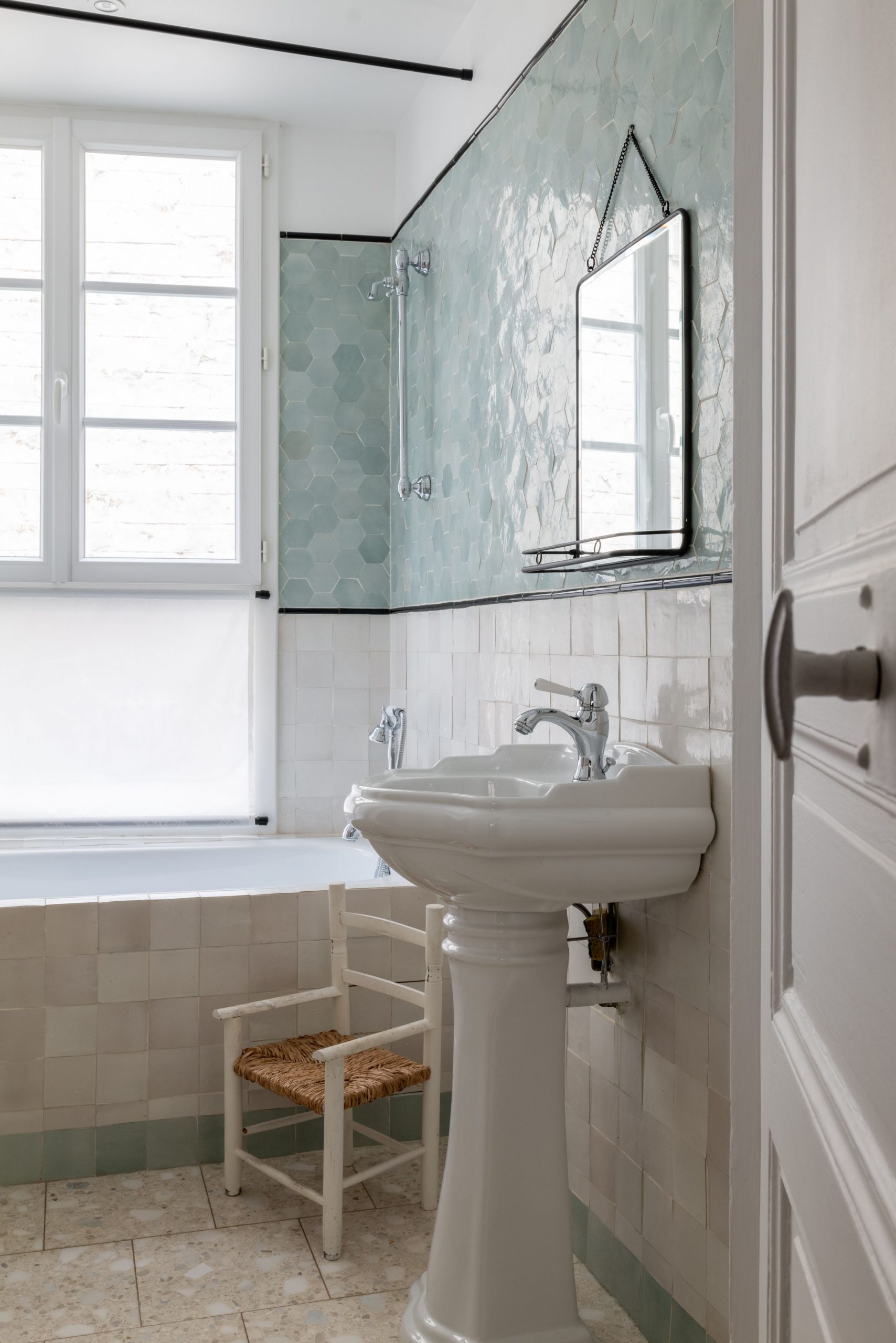 salle de bain zelliges blanches et vert d salle de bain zelliges blanches et vert d'eau