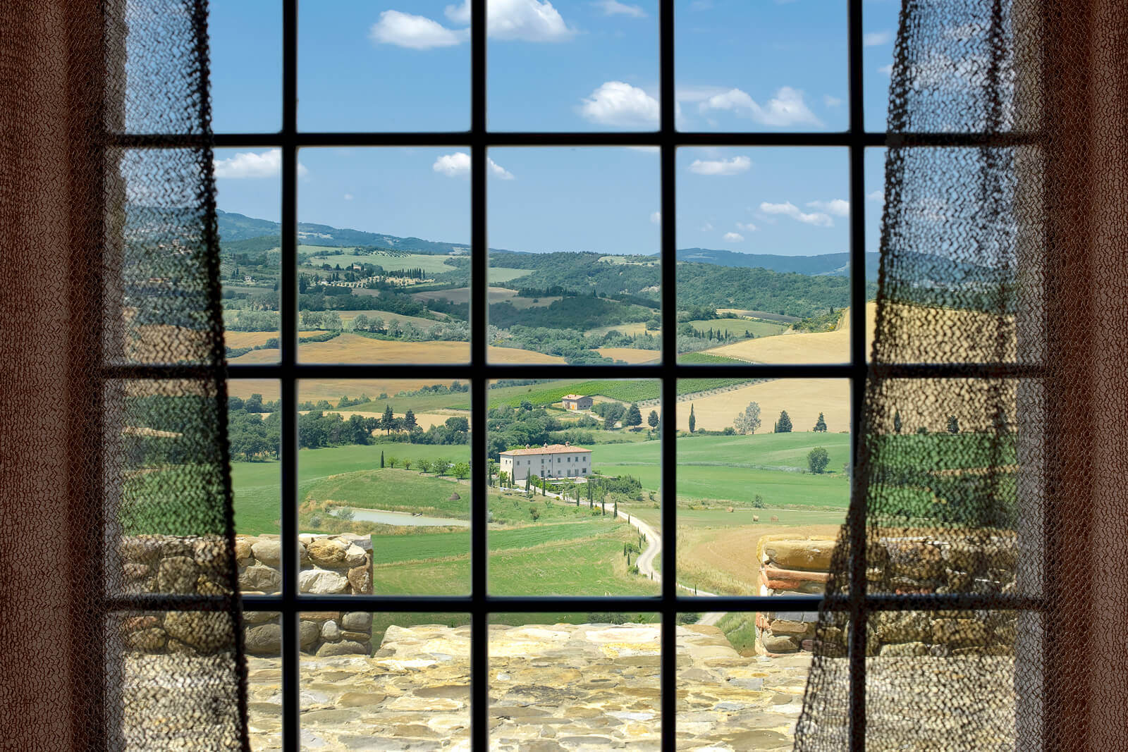 fenêtre vue collines en Toscane fenêtre vue collines en Toscane